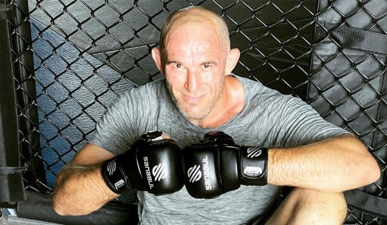 Алексею Олейнику предложили бой с соперником из топ-5 тяжеловесов UFC