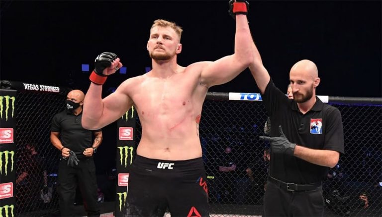 Александр Волков нокаутировал Уолта Харриса на UFC 254 в Абу-Даби