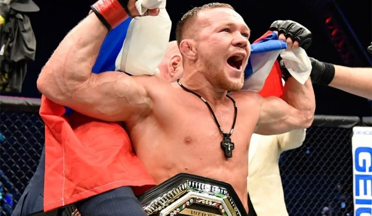 Петр Ян нокаутировал Жозе Альдо и стал чемпионом UFC