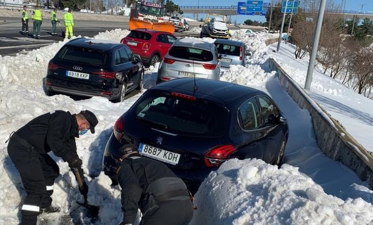 Футболистам «Атлетико» пришлось отказаться от спортивных автомобилей из-за аномального снегопада