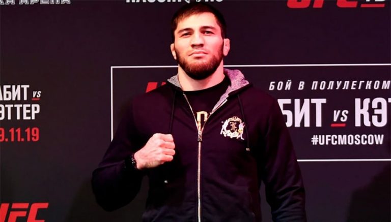 Шамиль Гамзатов выступит на турнире UFC 267 в Абу-Даби