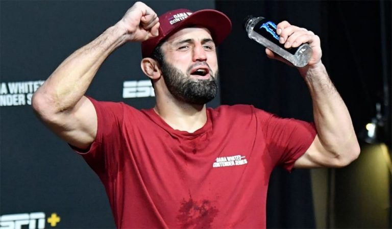 Россиянин Гаджи Омаргаджиев стал бойцом UFC