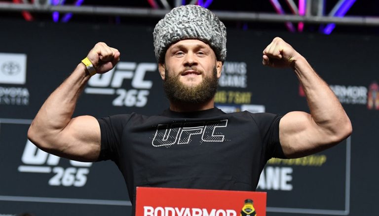 Легковес UFC Рафаэль Физиев покидает Кыргызстан из-за религиозной травли