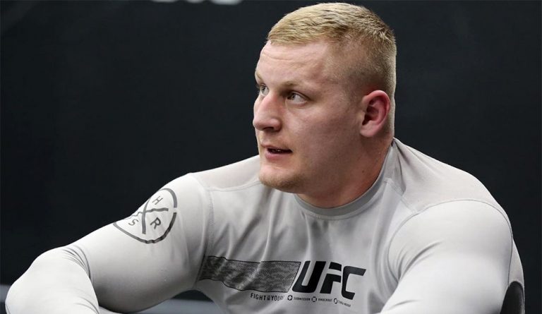 Бой Сергея Павловича в UFC снова отменен