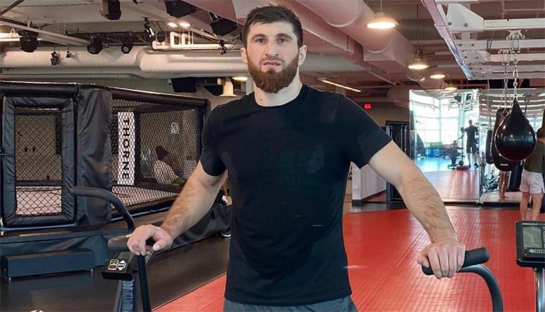 Магомед Анкалаев прояснил ситуацию по предстоящему поединку в UFC