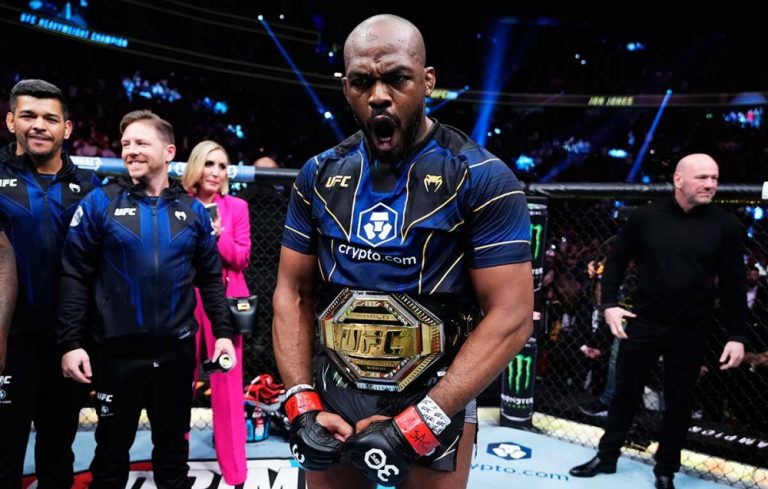 Результаты UFC 285: Джонс стал чемпионом в тяжелом весе, Шевченко потеряла титул