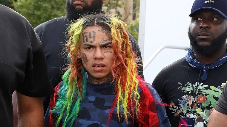 Сидел в тюрьме, диссил Роналду, тренировался с Балотелли: рэпер 6ix9ine – новый вратарь Козлов из Медиалиги