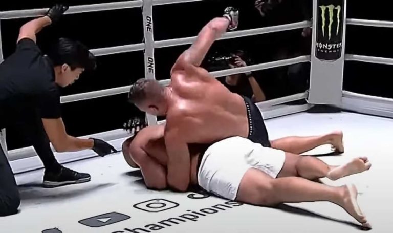 Анатолий Малыхин нокаутировал Аржана Буллара в бою за титул ONE Championship