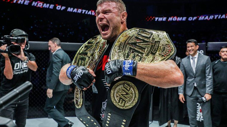 Двойной чемпион ONE FC Анатолий Малыхин пожелал удачи Балтийской Заре во втором круге Суперлиги