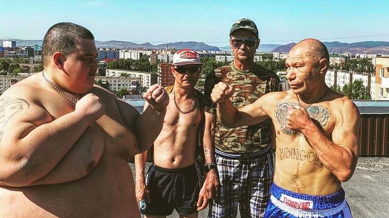 Круче, чем Гэтжи против Фергюсона: блогер Монгол победил 240-килограммового боксера на крыше дома