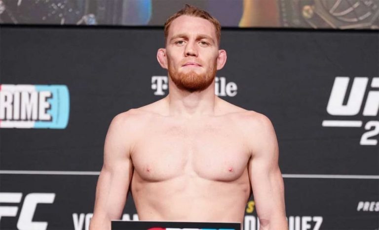 Турнир UFC 290 потерял один бой