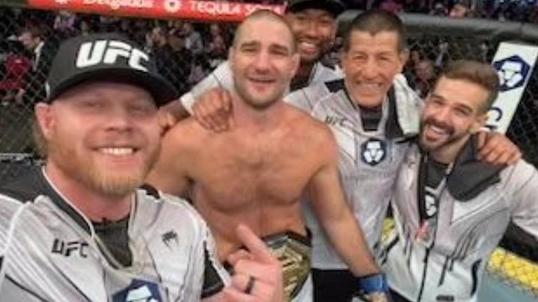 Чемпион UFC Стрикланд рассказал, что MMA спасло ему жизнь