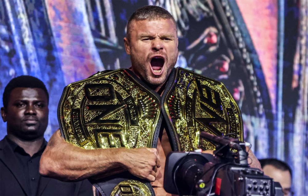 Анатолий Малыхин стал тройным чемпионом ONE Championship