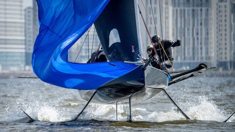 В Петербурге состоялась уникальная регата на лодках с подводным крылом