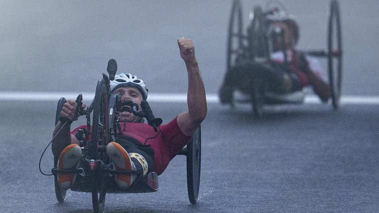 Кузнецов стал чемпионом Паралимпиады-2020 в велогорке.