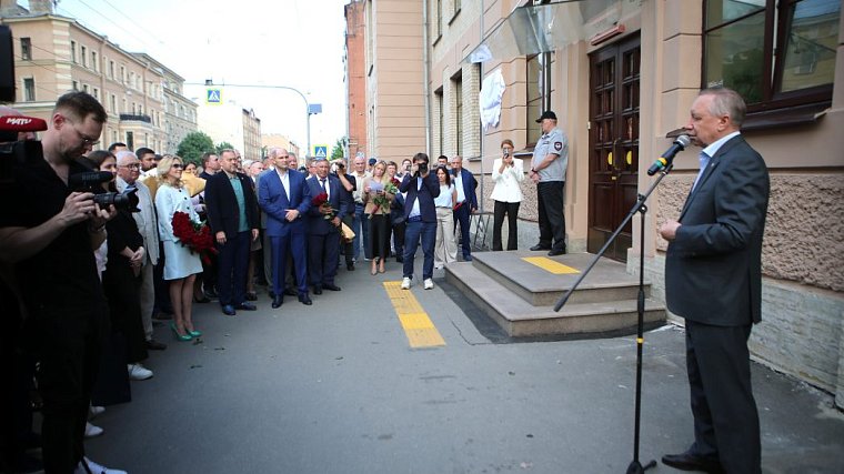 В Петербурге установили памятную доску Анатолию Рахлину