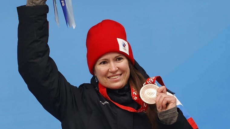 Саночница Татьяна Иванова одержала победу над чемпионкой мира, тренируясь на костылях.