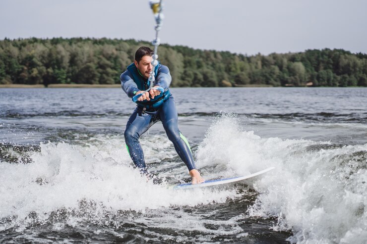 Водно-моторные соревнования прошли в городах на Неве.
