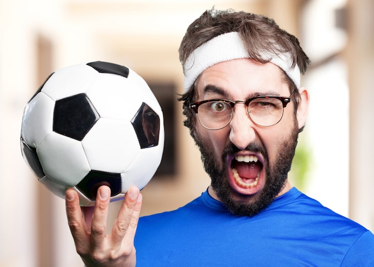 Арбитр Федотов прокомментировал судейские ошибки Левникова