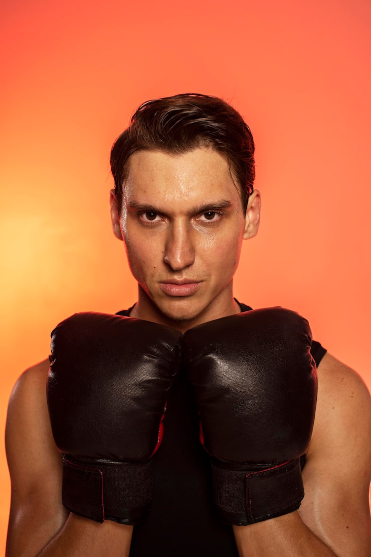 Данилов одержал победу над Муслимовым нокаутом в первом раунде и завоевал право на бой за титул Open FC